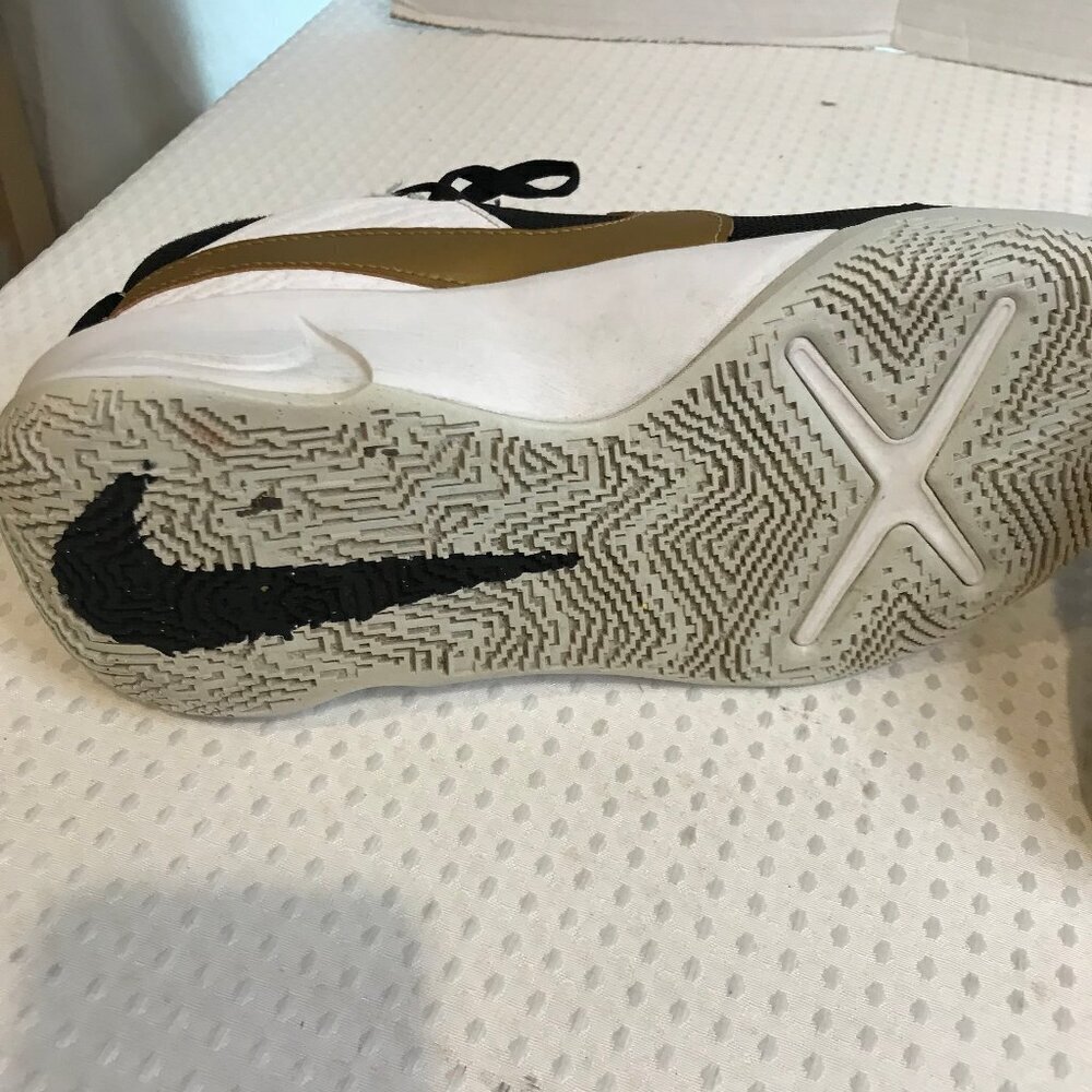 NIKE BOYS TEMA HUSTLE BASKETBALL SHOES SIZE 7Y - Picture 3 of 10